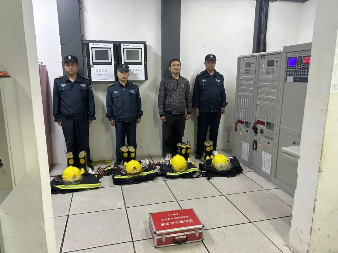 微型消防站应急演练 (4).jpg