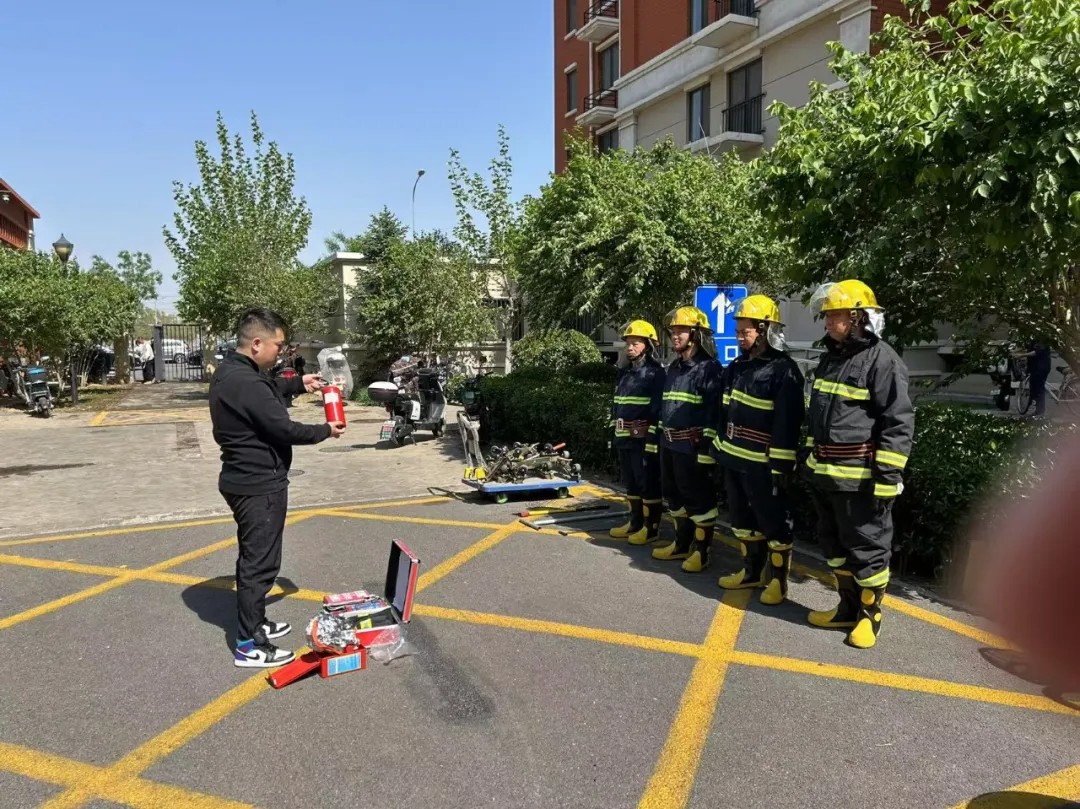 微型消防站应急演练 (7).jpg