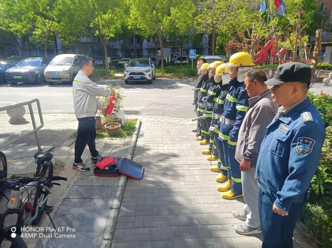 微型消防站应急演练 (8).jpg