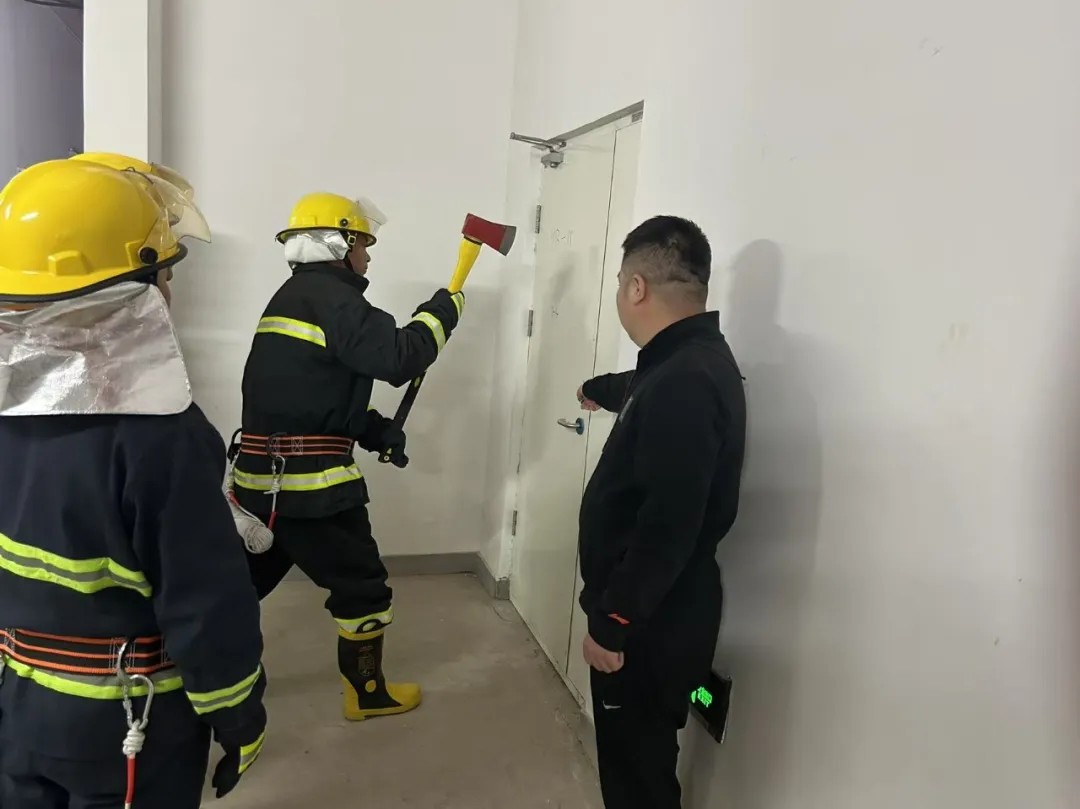 微型消防站应急演练 (6).jpg