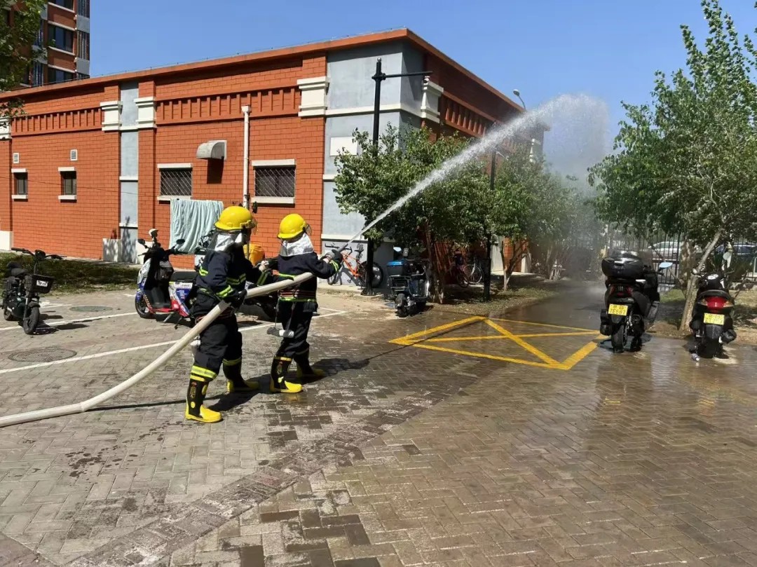 微型消防站应急演练 (5).jpg